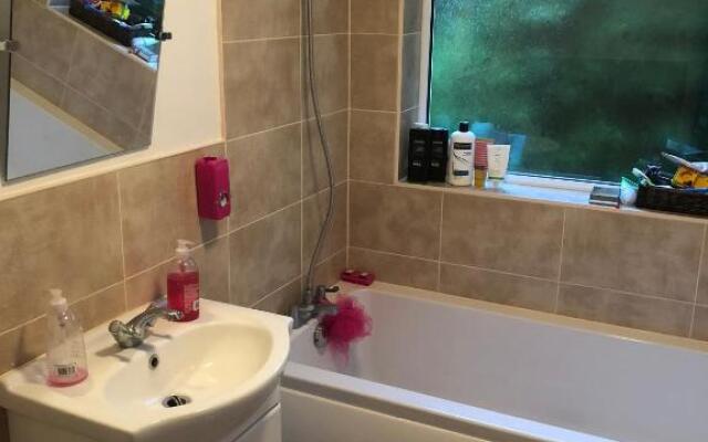 Captivating Bungalow With Garden in High Wycombe
