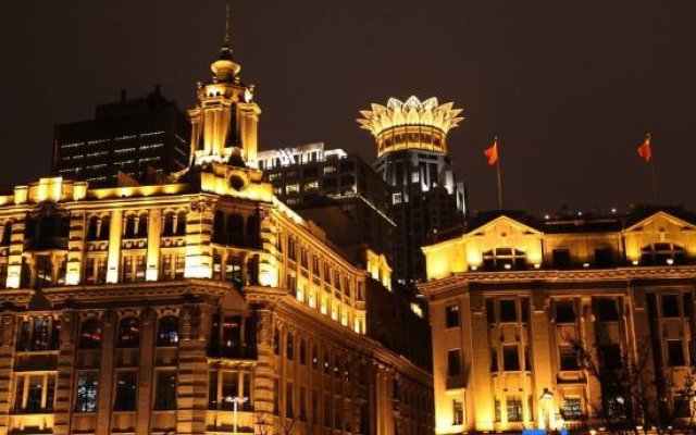 Yayue Hotel (Nanjing East Road Pedestrian Street)