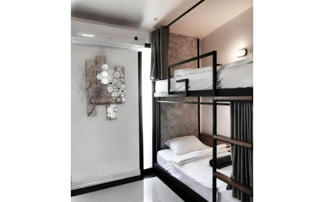 Hive Hostel - Adults Only