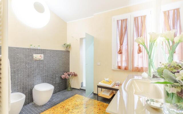Casa Elo in Lucca With 1 Bedrooms and 1 Bathrooms
