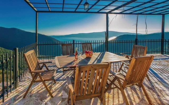 Awesome Home in Tivat With Wifi and 3 Bedrooms
