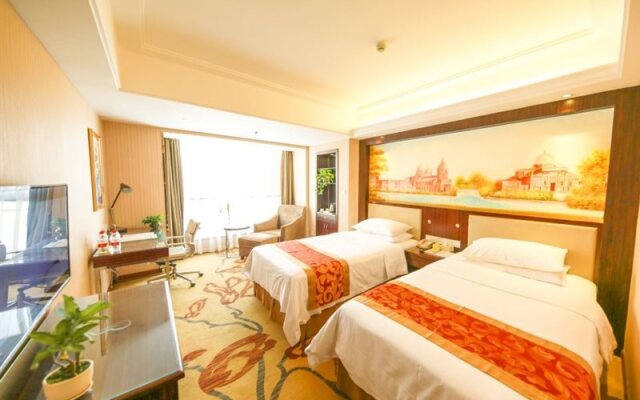 Vienna International Hotel (Zhumadian Huayuan Xuefu)