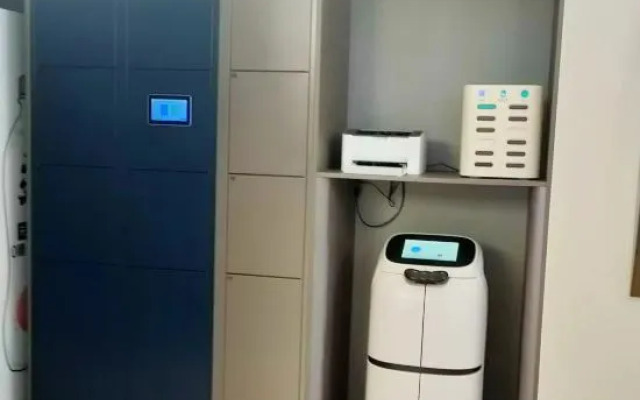 Nanjing Station Hongshan Zoo Atour Light Hotel