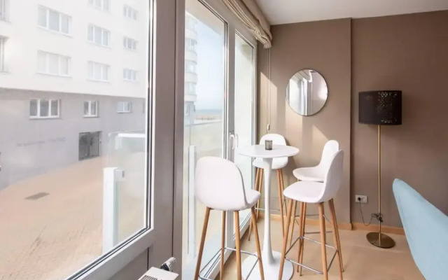 Apartment With Side sea View