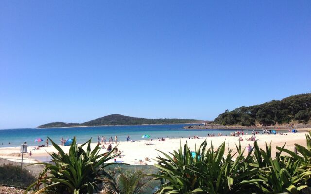 Seafaring at Fingal Bay