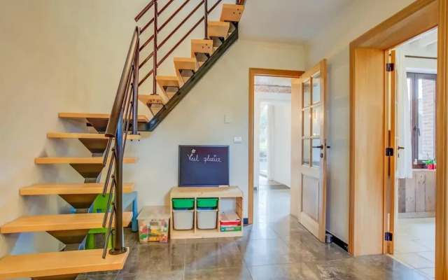 Lush Holiday Home in Vlaanderen With Private Pool