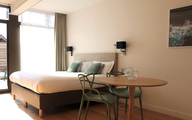 LES SUITES DU PORT by Le Saint Ferdinand