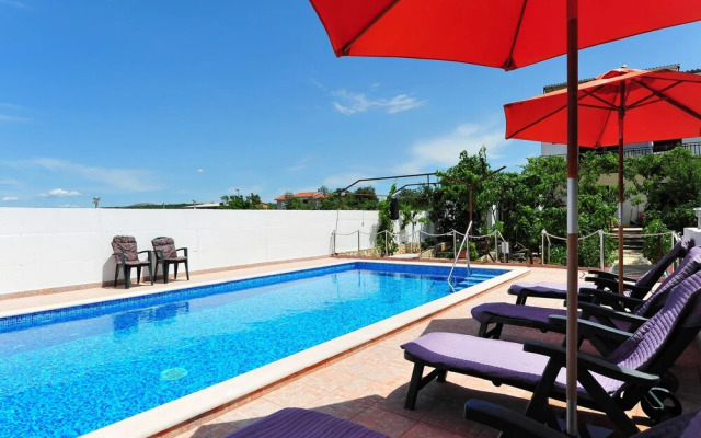 Villa Velin Apartments