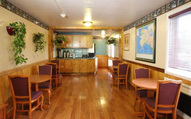 Long House Alaskan Hotel