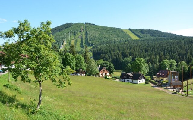Serene Holiday Home With Private Garden, Whirlpool, Terrace