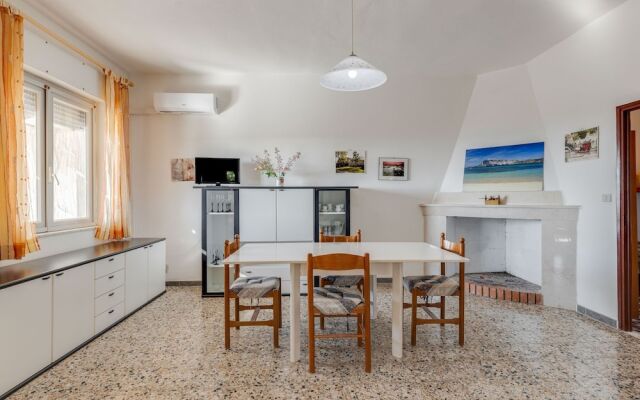 Spacious Holiday Home in Tresnuraghes near Sea
