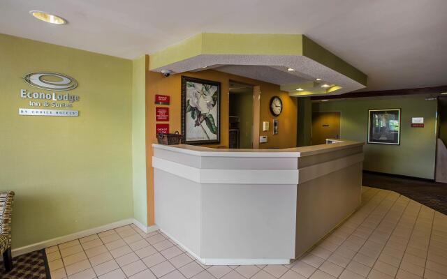 Econo Lodge & Suites Greenville