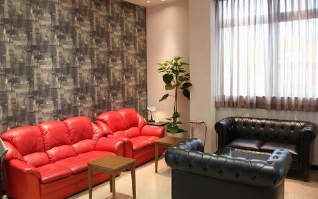 Uto Center Hotel