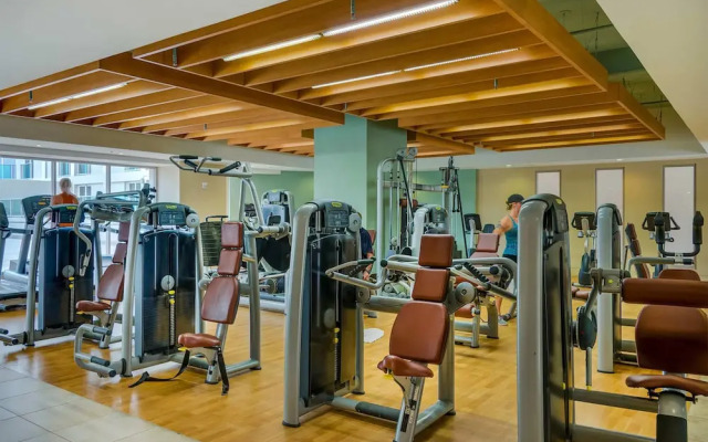 Ala Moana Hotel Room Near Beach