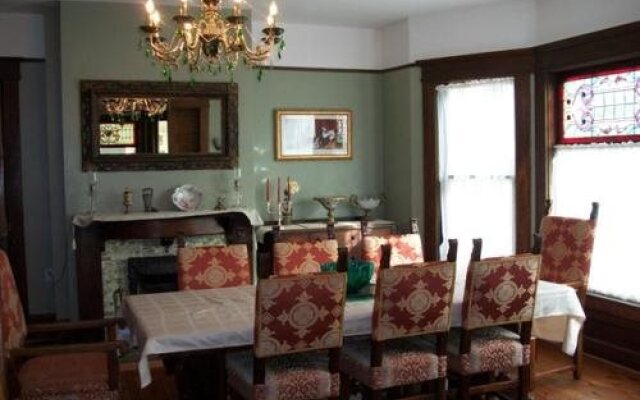Green Oaks Bed and Breakfast