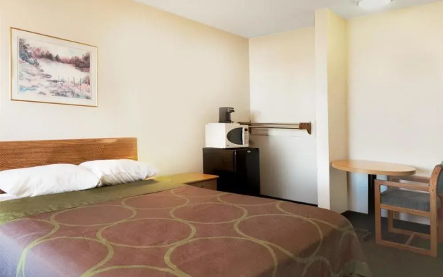 Super 8 Buttonwillow