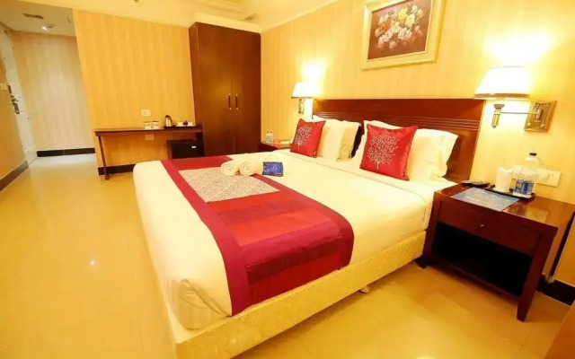 OYO Premium Vyttila Bypass