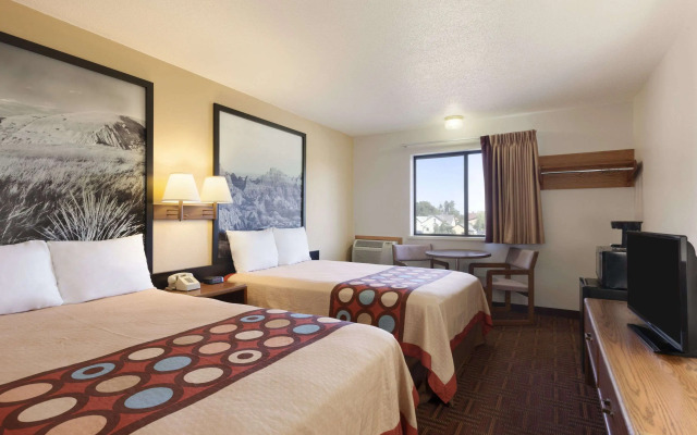 Super 8 by Wyndham Wall