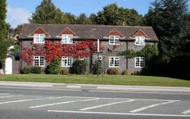 The Chestnuts Hotel
