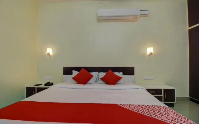 OYO 22536 Vishaak Inn