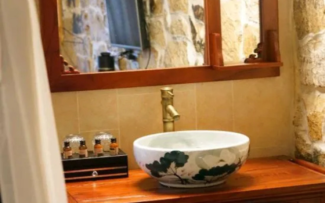 Meeting Stone Residence