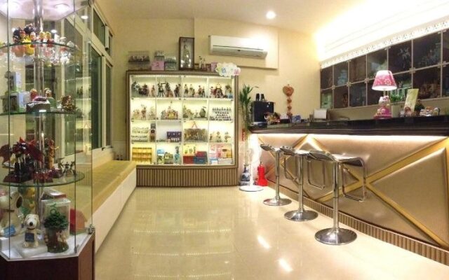 Doll House Lodge