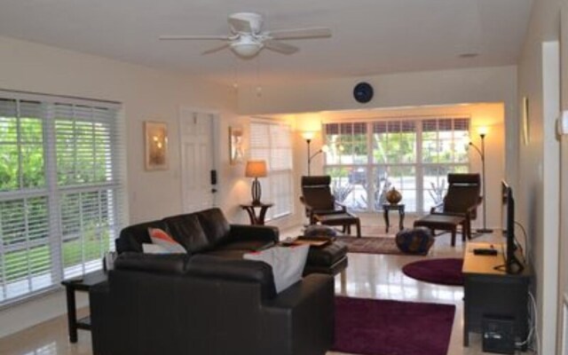 One Bedroom Apartment at Villa Tunis