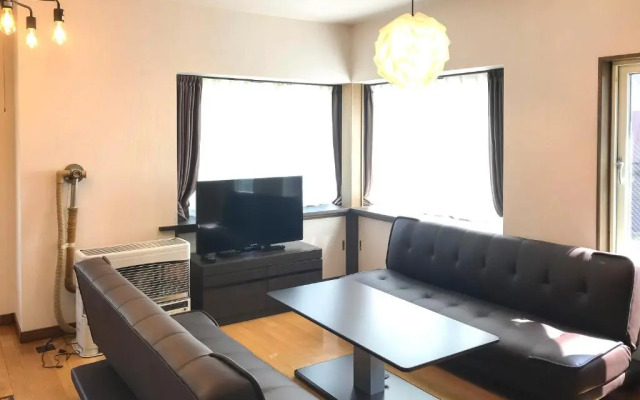 The House Chitose Station 1