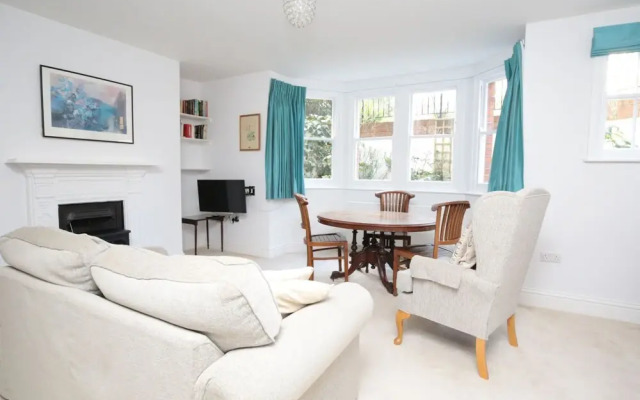 Lovely Central Oxford Apartment + Sun Trap Patio