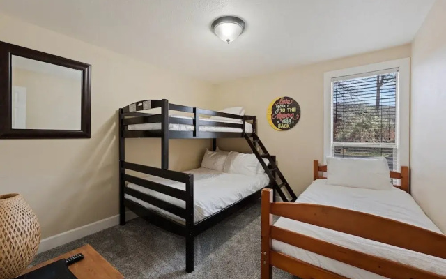 Abbot House 4 2 Bedroom Condo
