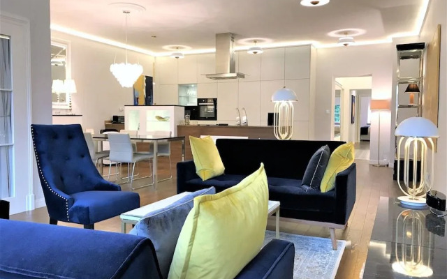 MONDRIAN Luxury Suites UNESCO Old Town