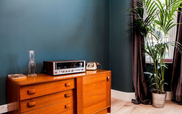 Stunning 4 Bed East London Apartment Sleeps 10