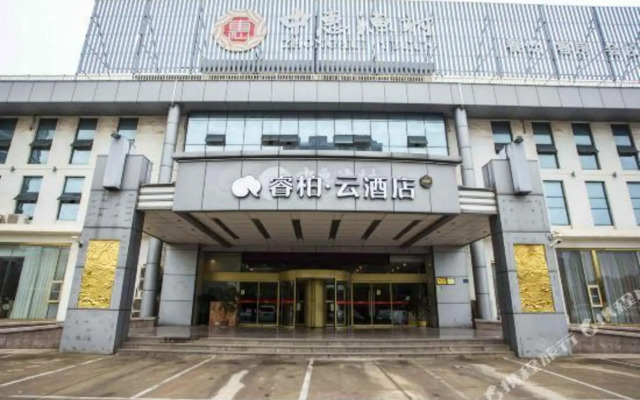 Zhonghui Fishing Village Hotel (Rizhao World Sailing Base)