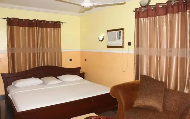 Lifeline Hotel and Suites