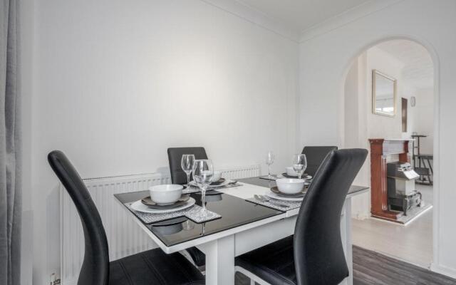 Tms Lovely 3 Bed House-tilbury-free Parking