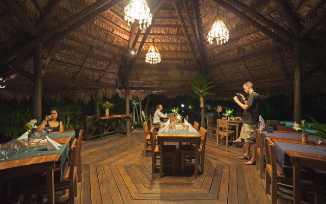 Azania Jungle House One or Two Bedroom with AC near the beach