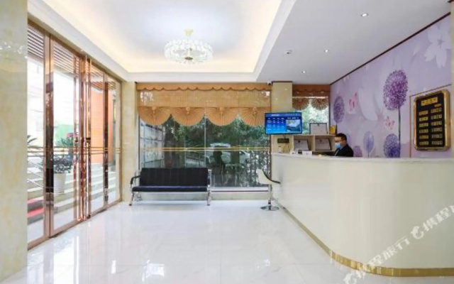 Wuhan Good Time Hotel (Tianhe Airport Hengdian Subway Station)