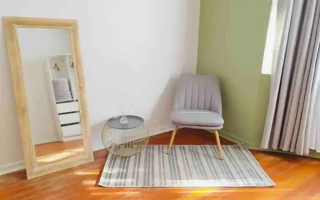 Contemporary 2 bed in Suburbs - 2080