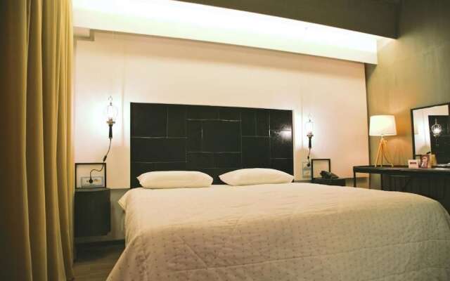 Adonis City Hotel