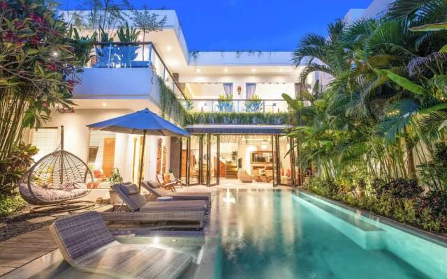 Luxury 4BR Haven, Steps to Canggu's Beach Elegance