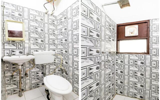 OYO 37833 Hotel Safe Stay