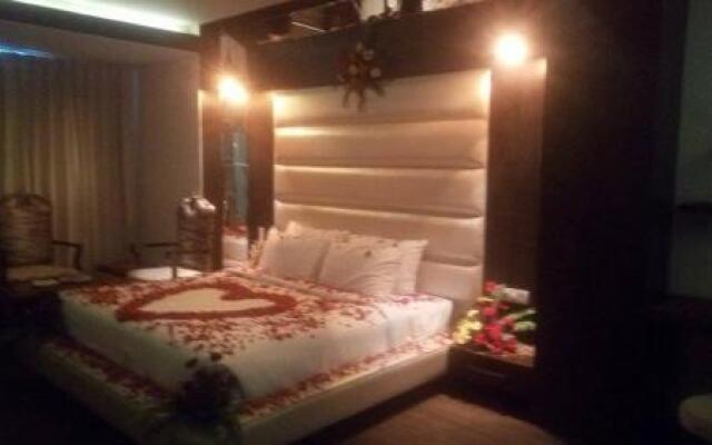 Aliza Hotel