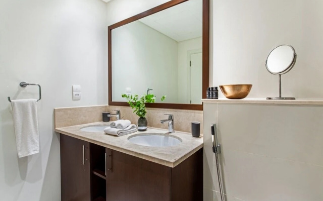 Family Home Nearby Burjkhalifa With lux Furnishing