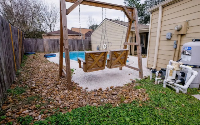 3Bdrm 2.5Bath 6Beds - Pool House