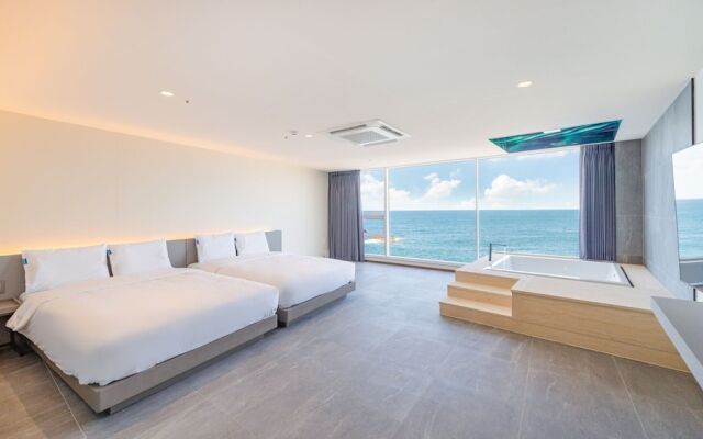 Sharp & Flat Hotel