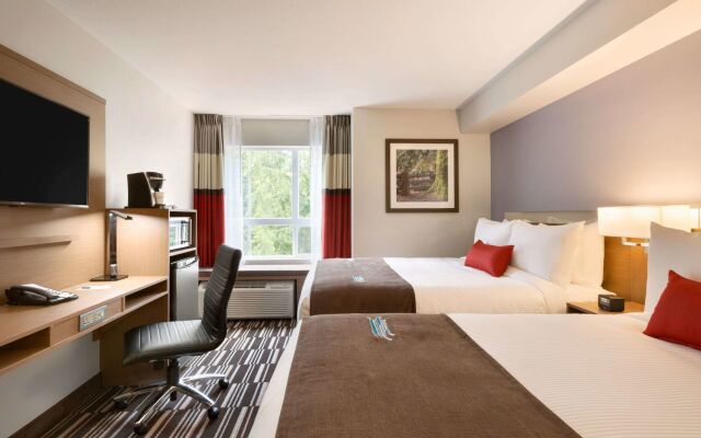 Microtel Inn & Suites by Wyndham Ladysmith Oyster Bay