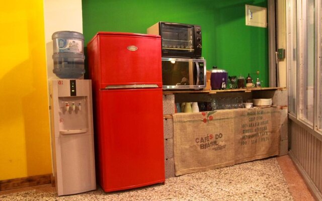 Hostel Who Knows