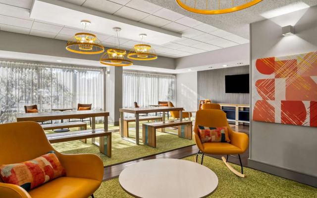 Spark by Hilton Stevensville