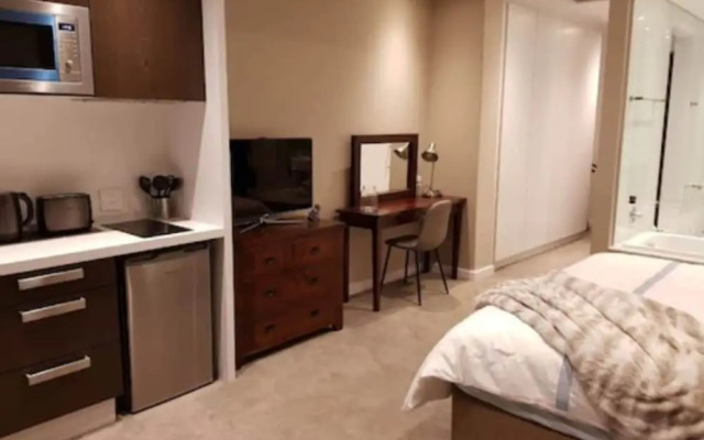 Sandton Skye Apartment - 616