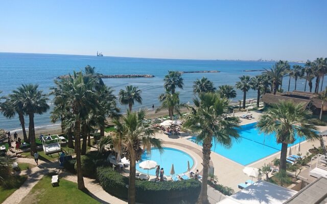 Palm Beach and Bungalows Larnaca